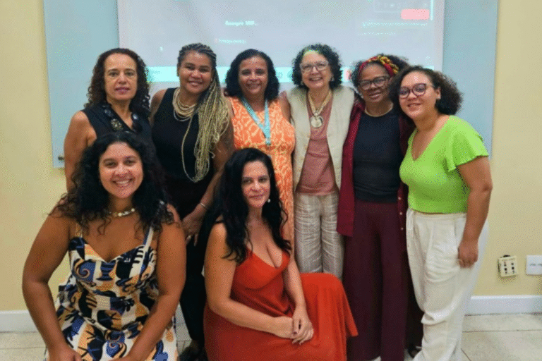 Tânia Ramos acompanha oficina de planejamento do curso de qualificação na Fiocruz